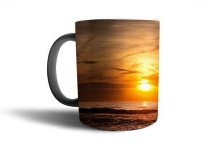Photo of the setting sun - mug with colored handle