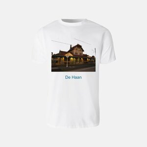 De Haan – weißes Unisex-Kurzarm-T-Shirt mit einem Bild der denkmalgeschützten Straßenbahnhaltestelle
